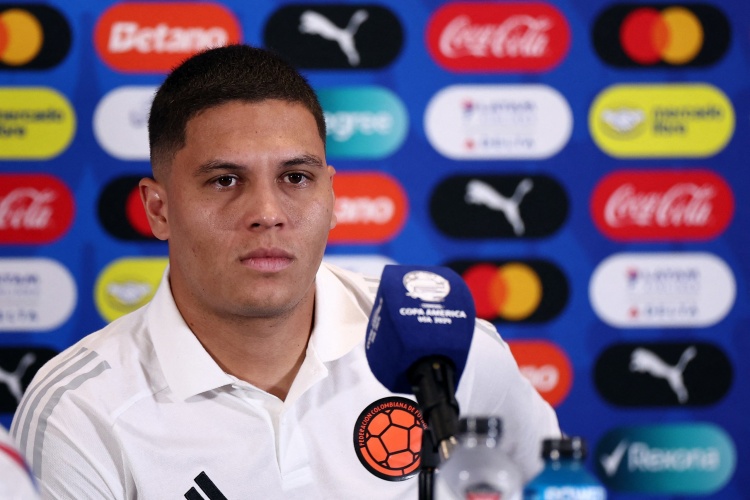 星空体育登录入口-金特罗：我见过梅西踢球，但17岁时的登贝莱表现依然让我难以置信