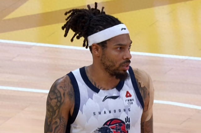 星空体育登录入口-山东男篮末节惜败广厦，陶汉林离场成转折点，约翰逊得分挂零|山东队|珀塞尔|三分球|浙江广厦|乔-约翰逊_新浪体育_新浪新闻