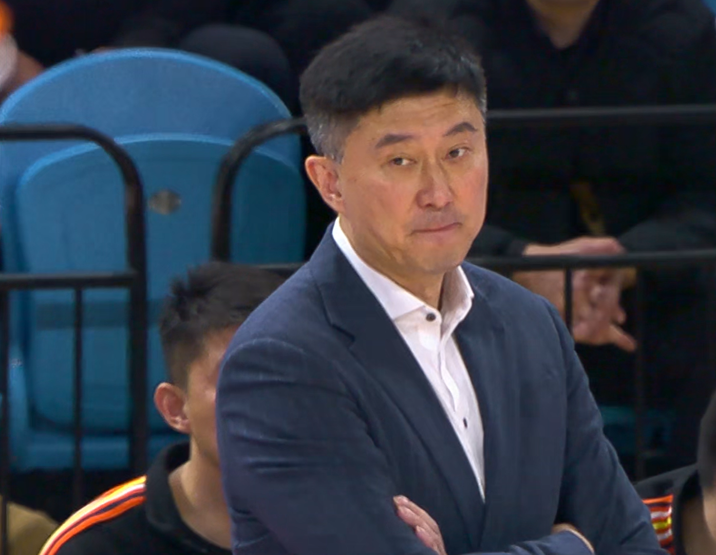 星空体育-广东队赢吉林21分！杜锋笑不起来，2米11内线悍将意外受伤